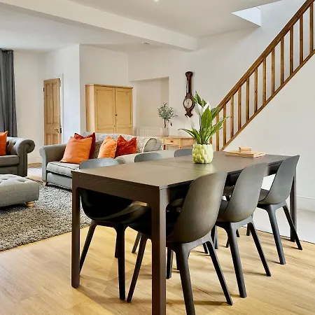 The Annex - With Parking *