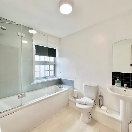 The Annex - With Parking *