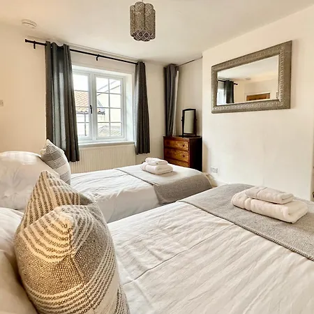 The Annex - With Parking