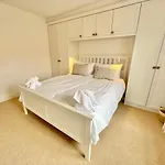 Vakantiehuis The Annex - With Parking *